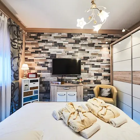 Alpremira Apartment *